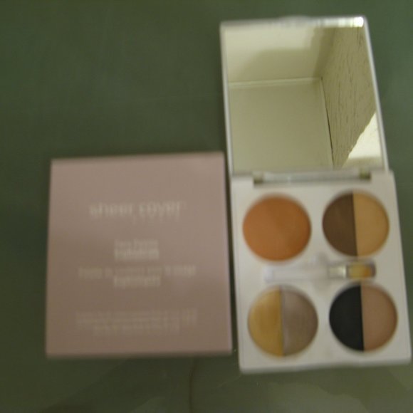 Sheer Cover-palette New sophisticates makeup with box and sealed-2 available - Picture 3 of 3